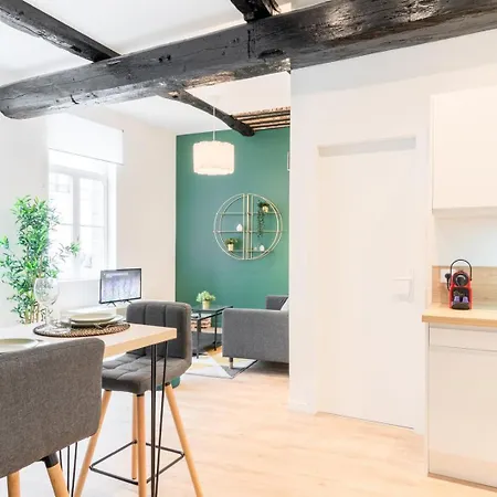 Character In The Heart Of Old Апартаменты Лилль